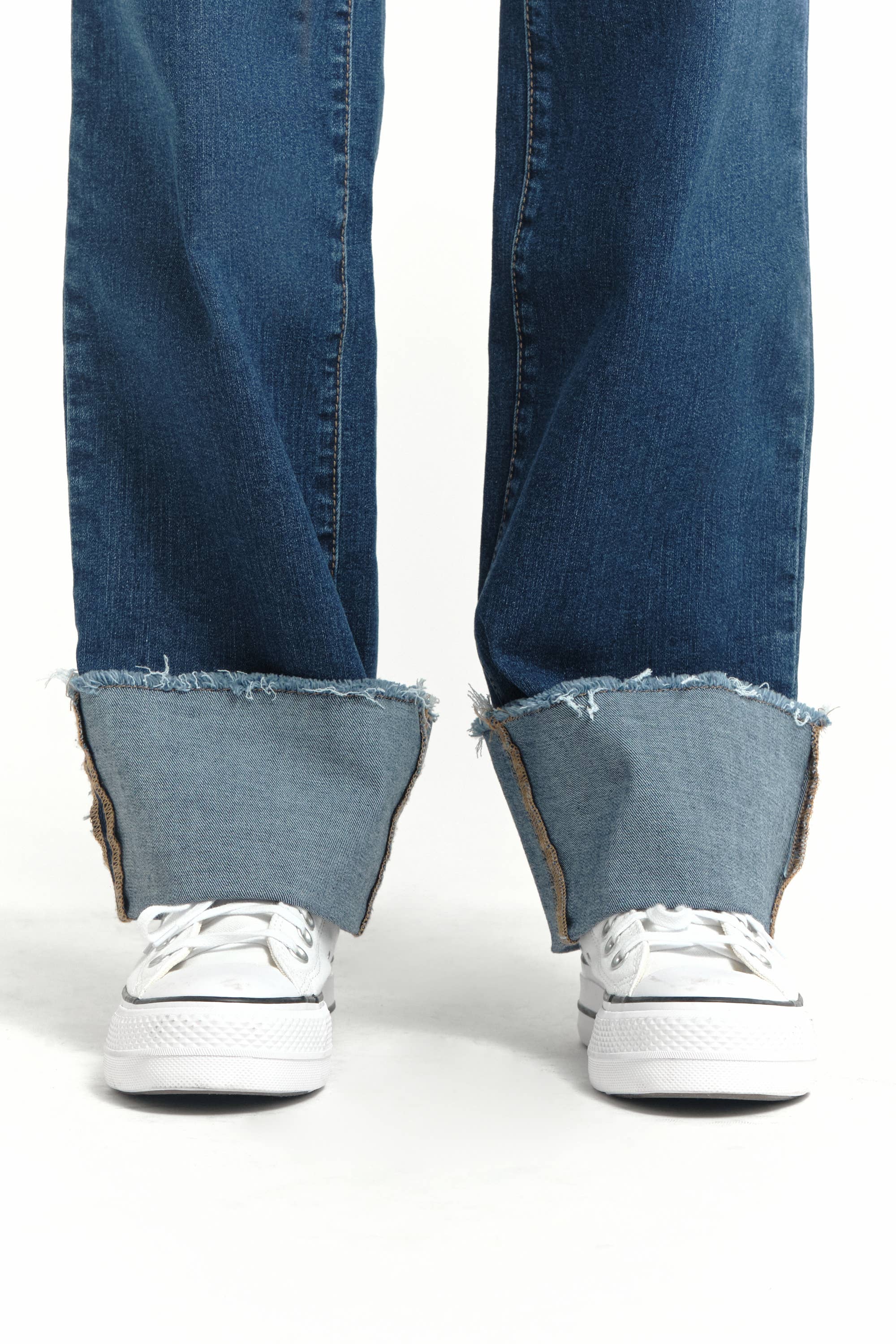 1822 DENIM Roll Cuff Straight Leg Jean in Levi