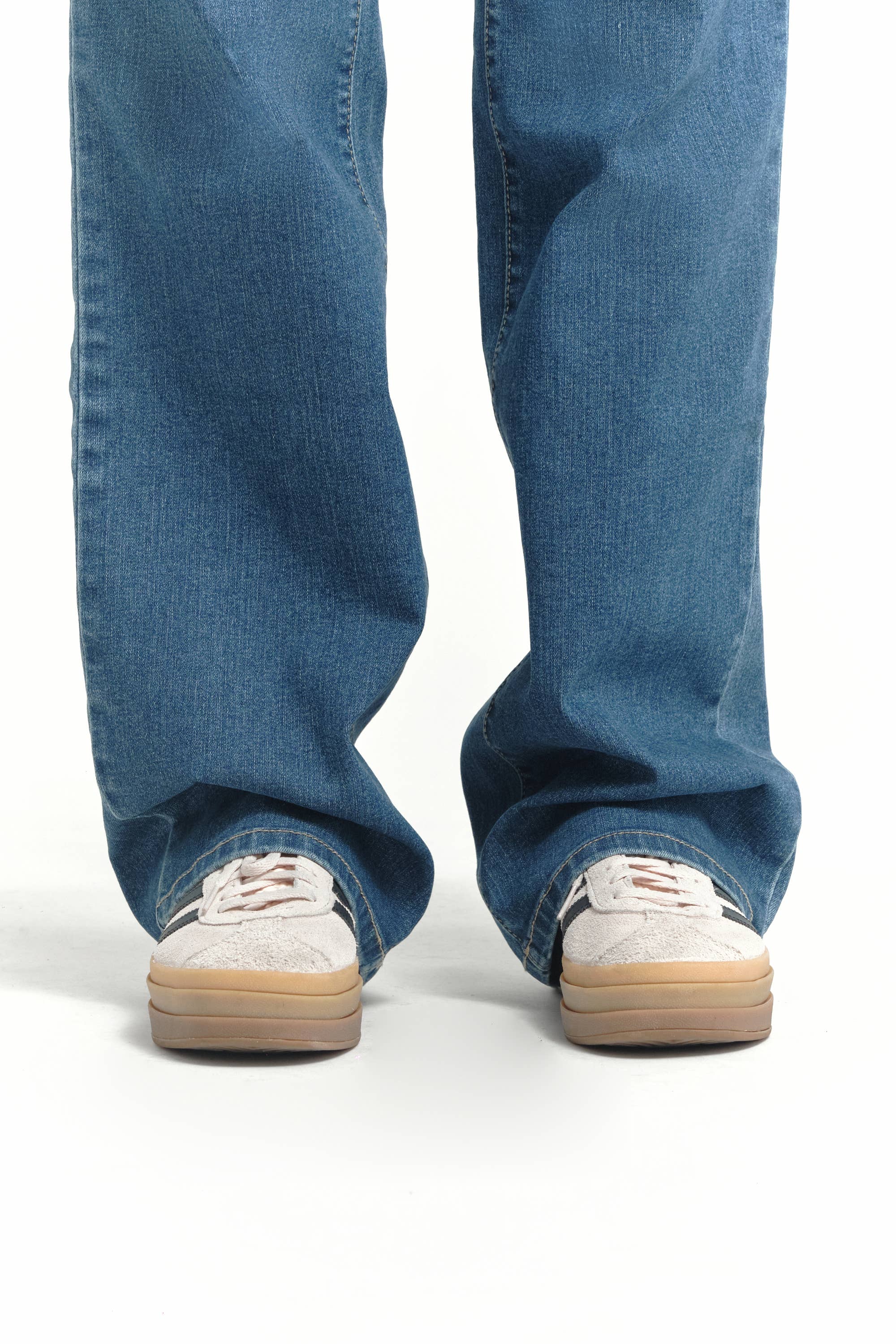 1822 DENIM 34" Baggy Straight leg Jean in Iman