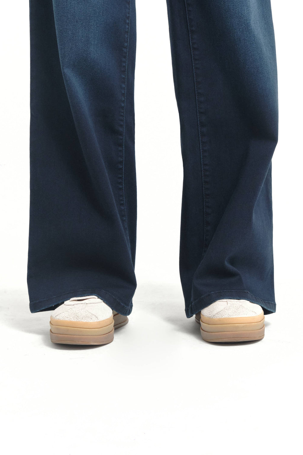 1822 DENIM  32" Better Butter Wide Leg Jean in Yanique