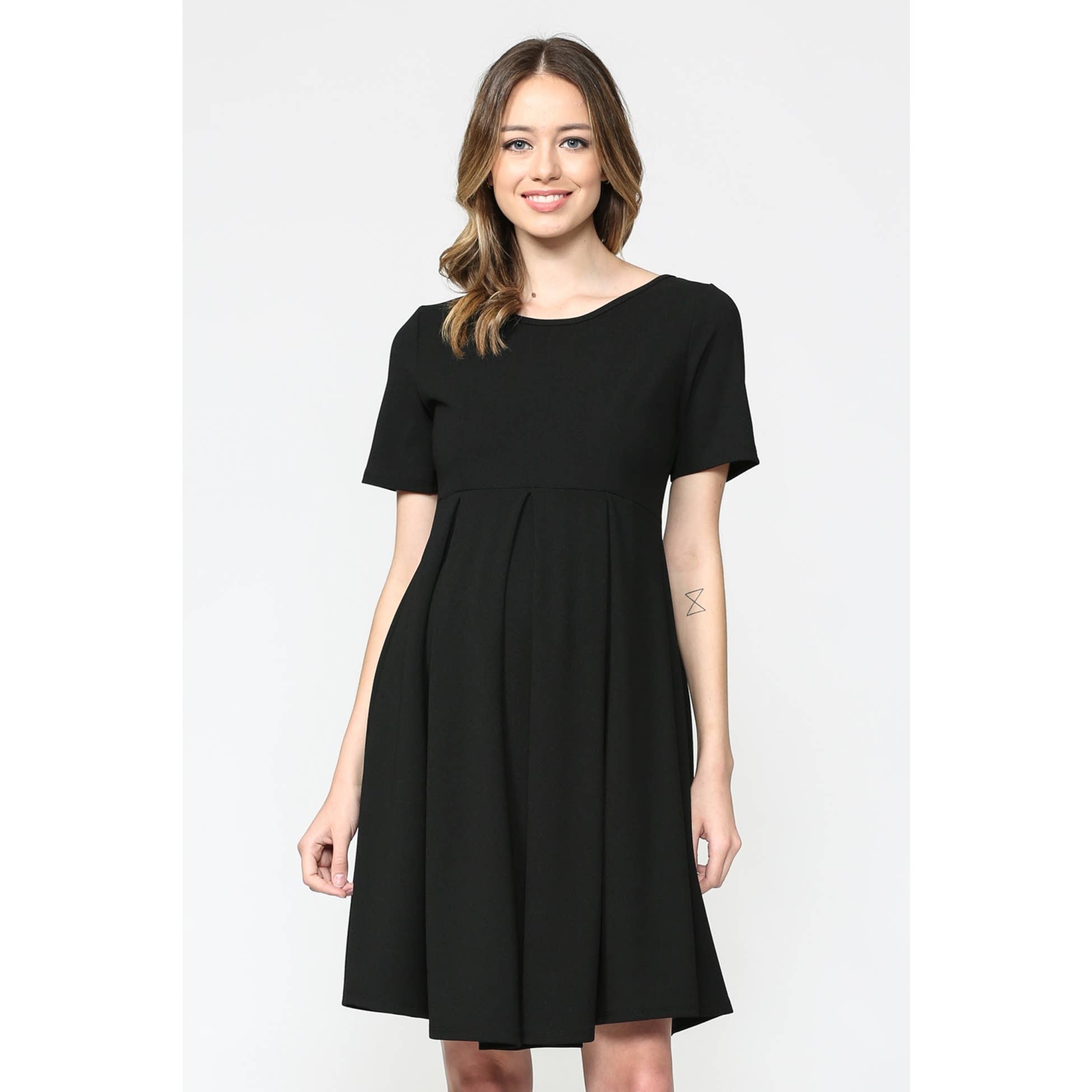 Black Solid Round Neck Pleated Maternity Dress